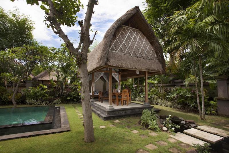 Taman Sari Bali Cottages Banyuwedang Luaran gambar